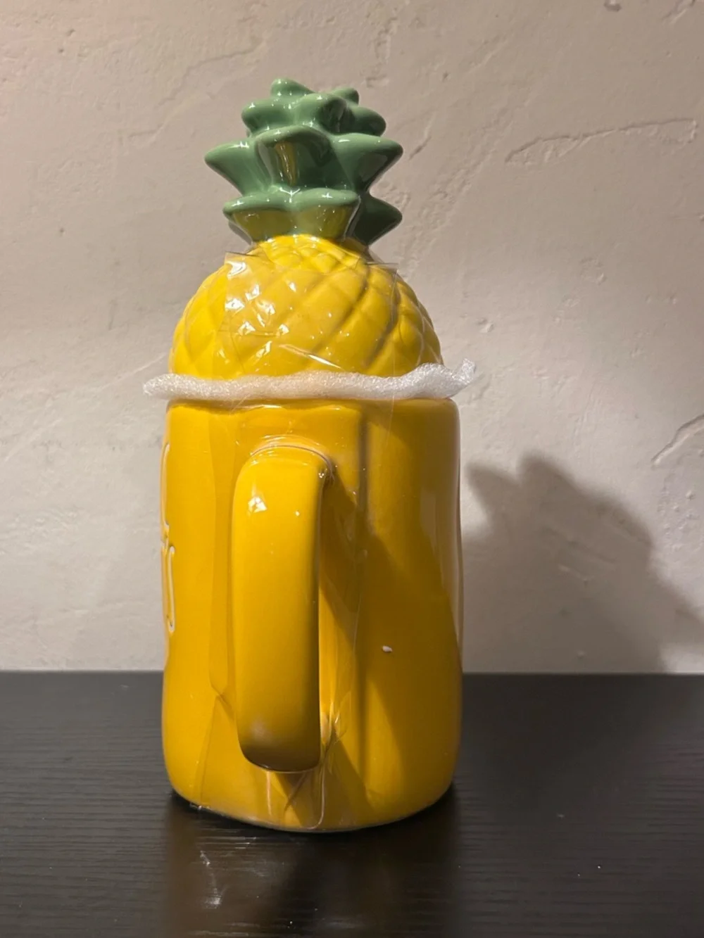 Rae Dunn Tropic Like Its Hot Yellow Ceramic Mug With Pineapple Lid NWTS - Picture 5 of 6